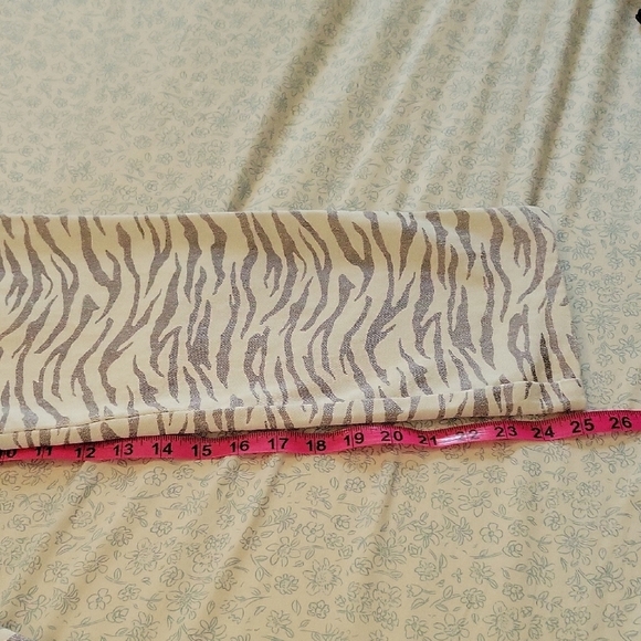 Chico's Women's Gray/white Zebra Animal Print Denim Pants Size 0 - Picture 3 of 6